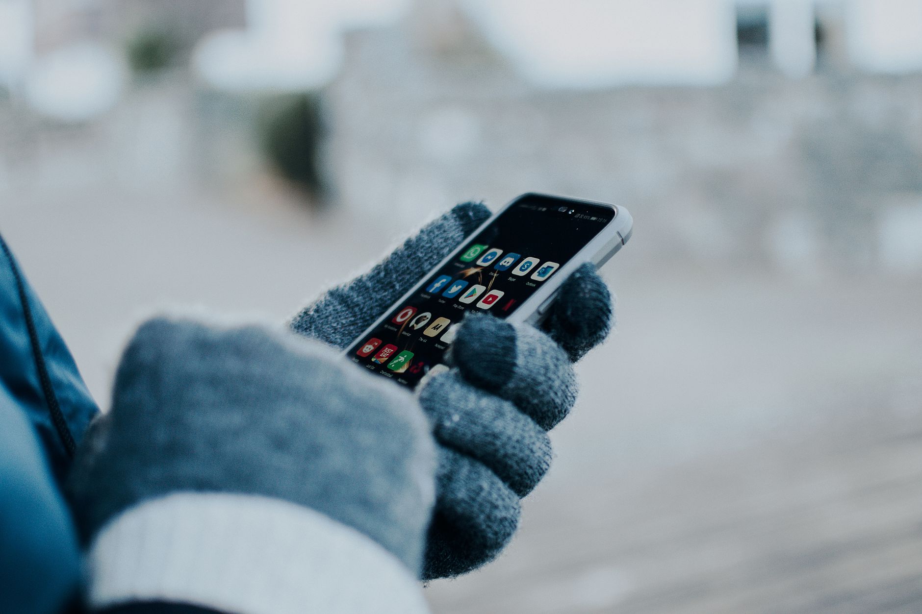 Filipino person creating a free email account on an Android phone